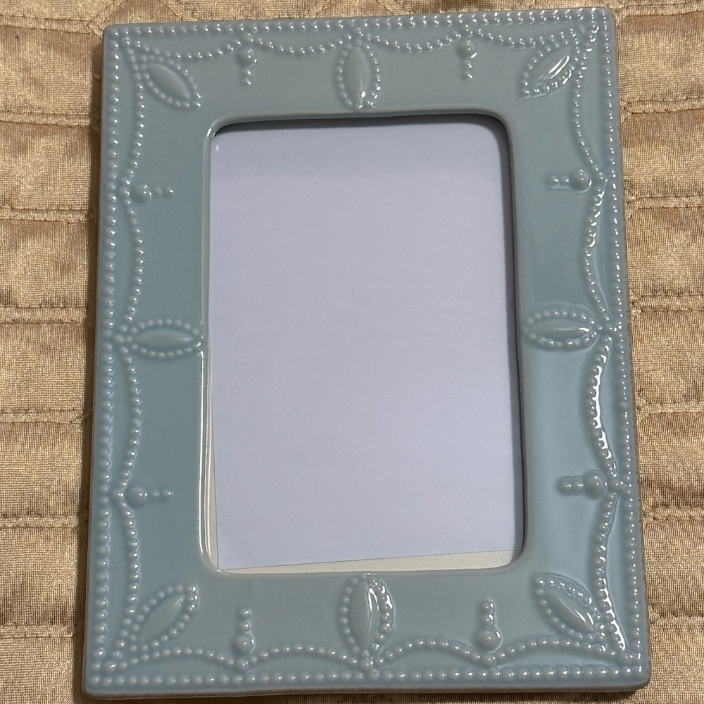 Lenox American by Design French Perle 4"x6" Table Top Picture Frame in Ice Blue - Picture 3 of 10